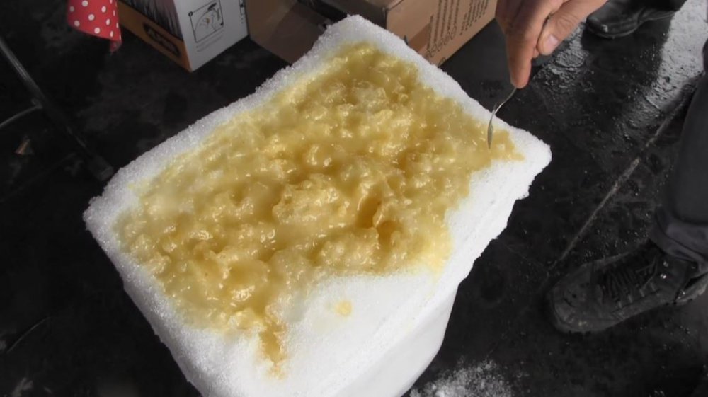 ARTVİN'İN BORÇKA İLÇESİNE BAĞLI CAMİLİ KÖYÜNÜ ZİYARET EDEN AK PARTİ ARTVİN MİLLETVEKİLİ ADAYI FARUK ÇELİK'E VATANDAŞLAR BİN 900 RAKIMLI ZİRVEYE TÜNEL TALEBİNDE BULUNDULAR