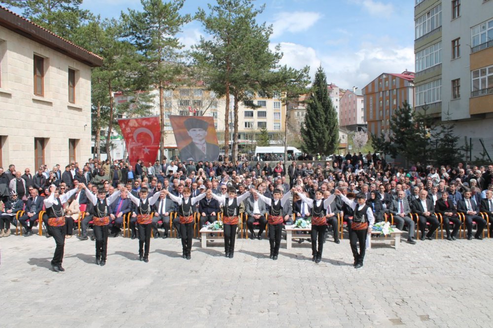 BAYBURT BELEDİYESİ TARAFINDAN 2019’DA ŞEHİR MÜZESİ YAPILMASI AMACIYLA BAYBURT VALİLİĞİNE DEVREDİLEN, ESKİ KIZ MESLEK LİSESİ RESTORASYON ÇALIŞMALARININ ARDINDAN BUGÜN "BAYBURT DEDE KORKUT ŞEHİR MÜZESİ" OLARAK HİZMETE AÇILDI