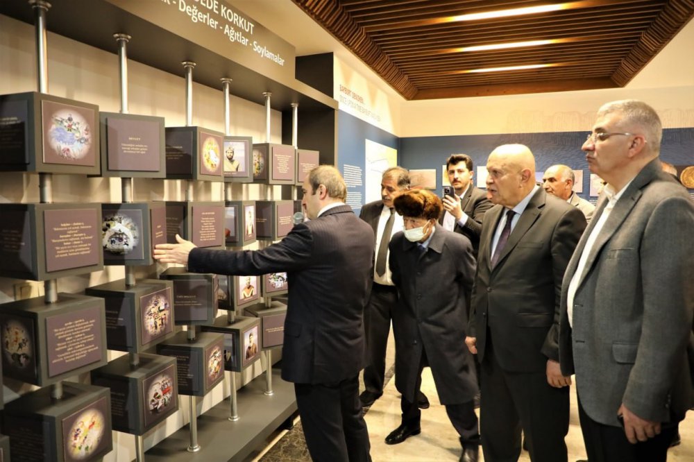 BAYBURT BELEDİYESİ TARAFINDAN 2019’DA ŞEHİR MÜZESİ YAPILMASI AMACIYLA BAYBURT VALİLİĞİNE DEVREDİLEN, ESKİ KIZ MESLEK LİSESİ RESTORASYON ÇALIŞMALARININ ARDINDAN BUGÜN "BAYBURT DEDE KORKUT ŞEHİR MÜZESİ" OLARAK HİZMETE AÇILDI