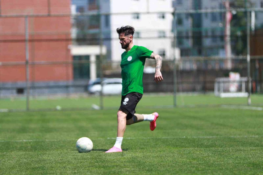 ÇAYKUR RİZESPOR'UN BAŞARILI FUTBOLCUSU OĞUZ CEYLAN, RİZE'NİN HAK ETTİĞİ YERİN SÜPER LİG OLDUĞUNU SÖYLEDİ