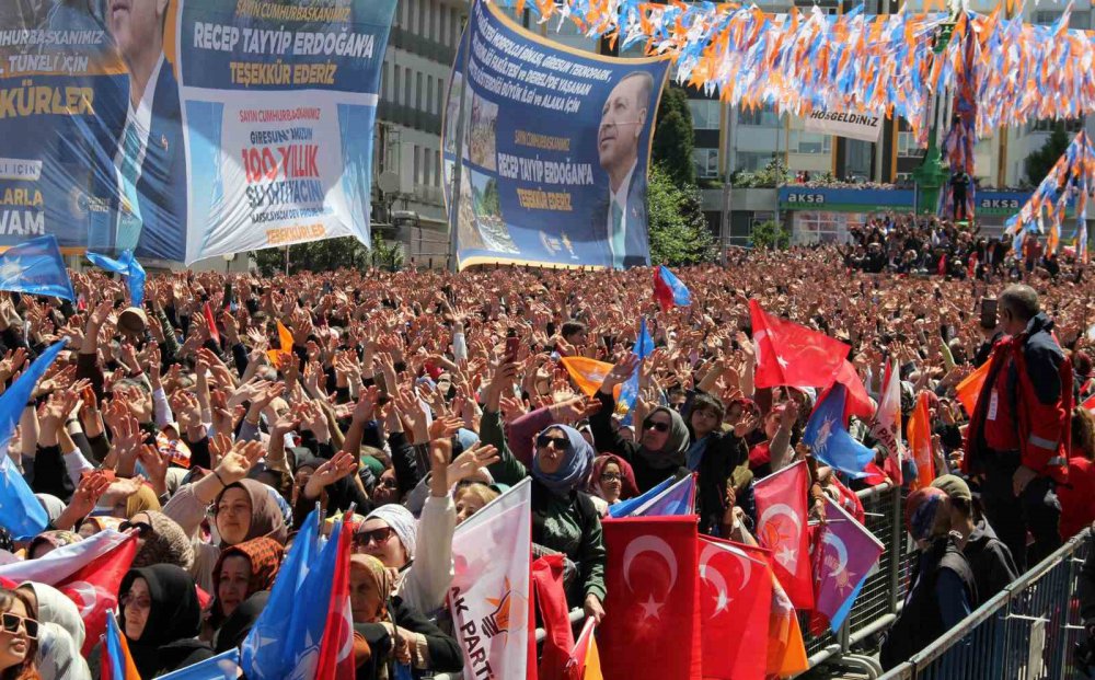 CUMHURBAŞKANI RECEP TAYYİP ERDOĞAN GİRESUN’DA . ÇARŞIDA PAZARDA YAŞANAN BÜTÜN PAHALILIKLARI AŞACAKLARINI BELİRTEREK "GÖRÜYORSUNUZ ENFLASYON HER AY BİRAZ DAHA DÜŞÜYOR