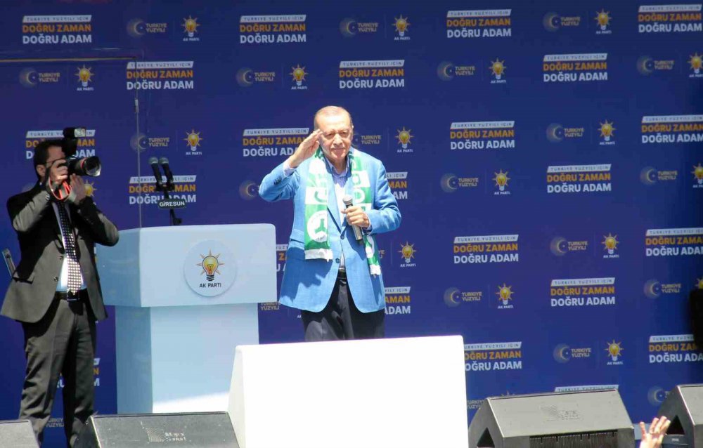 CUMHURBAŞKANI RECEP TAYYİP ERDOĞAN GİRESUN’DA . ÇARŞIDA PAZARDA YAŞANAN BÜTÜN PAHALILIKLARI AŞACAKLARINI BELİRTEREK "GÖRÜYORSUNUZ ENFLASYON HER AY BİRAZ DAHA DÜŞÜYOR