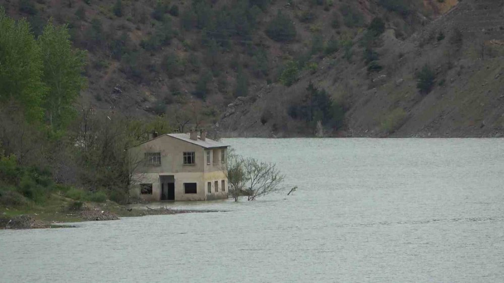 KIŞ MEVSİMİNDE ÇÖLE DÖNEN TORUL BARAJ GÖLÜ’NDE SU SEVİYESİ NORMALE DÖNDÜ