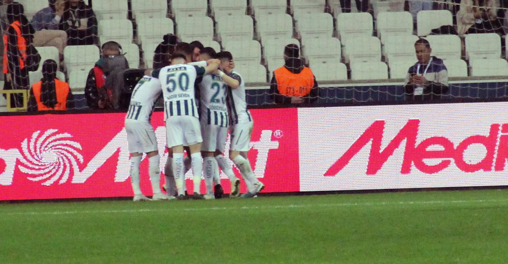 SPOR TOTO SÜPER LİG'İN 33. HAFTASINDA FENERBAHÇE DEPLASMANDA KARŞILAŞTIĞI GİRESUNSPOR İLE 1 - 1 BERABERE KALDI