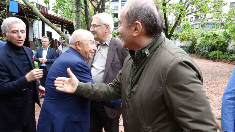 TÜRKİYE FUTBOL FEDERASYONU ESKİ BAŞKANI NİHAT ÖZDEMİR : "TRABZONSPOR ALNININ AKIYLA ŞAMPİYONLUĞU KAZANDI"