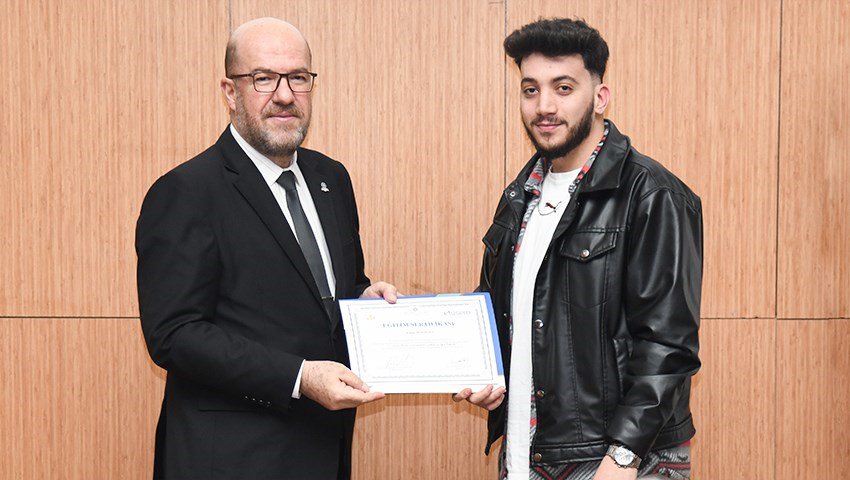 ERZURUM TEKNİK ÜNİVERSİTESİ (ETÜ) İLE DOĞU AKADEMİ ÖZEL EĞİTİM VE REHABİLİTASYON MERKEZİ ARASINDA İMZALAN İŞ BİRLİĞİ PROTOKOLÜ KAPSAMINDA EĞİTİM ALAN SPOR BİLİMLERİ FAKÜLTESİ ÖĞRENCİLERİ İÇİN SERTİFİKA TÖRENİ DÜZENLENDİ