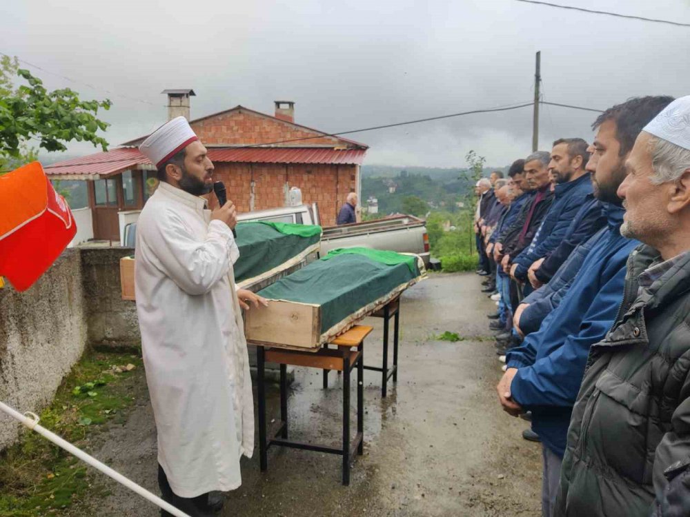 TRABZON'UN OF İLÇESİ'NE BAĞLI GÜMÜŞÖREN MAHALLESİNDE İKİ KIZ KARDEŞ 5 SAAT ARAYLA VEFAT ETTİ