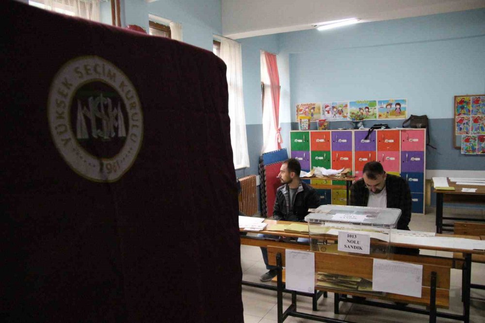 CUMHURBAŞKANI ERDOĞAN’IN BABA OCAĞI GÜNEYSU İLÇESİNDE HEMŞEHRİLERİ OYLARINI KULLANIYOR