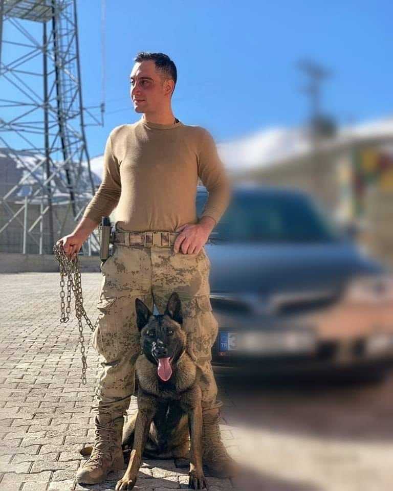 RİZE'NİN ÇAMLIHEMŞİN İLÇESİNDE GÖREVLİ OLAN 26 YAŞINDAKİ UZMAN ÇAVUŞ ÖMERHAN KANTAROĞLU, KARAKOLUN MİSAFİRHANESİNDE KALP KRİZİ GEÇİREREK HAYATINI KAYBETTİ