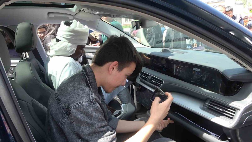 GÜMÜŞHANE'DE 19 MAYIS ATATÜRK'Ü ANMA, GENÇLİK VE SPOR BAYRAMI KUTLAMALARI ÇERÇEVESİNDE GERÇEKLEŞTİRİLEN ETKİNLİKLERDE SERGİLENEN YERLİ OTOMOBİL TOGG VATANDAŞLARIN İLGİSİNİ ÇEKTİ