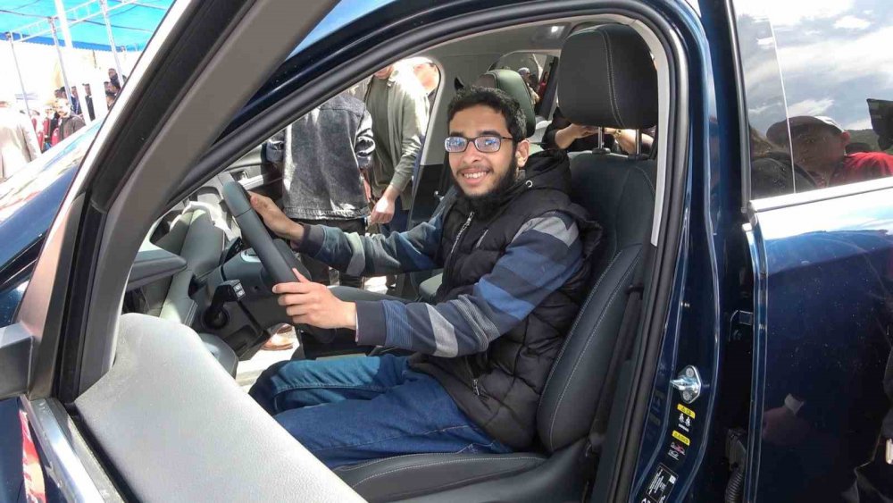 GÜMÜŞHANE'DE 19 MAYIS ATATÜRK'Ü ANMA, GENÇLİK VE SPOR BAYRAMI KUTLAMALARI ÇERÇEVESİNDE GERÇEKLEŞTİRİLEN ETKİNLİKLERDE SERGİLENEN YERLİ OTOMOBİL TOGG VATANDAŞLARIN İLGİSİNİ ÇEKTİ