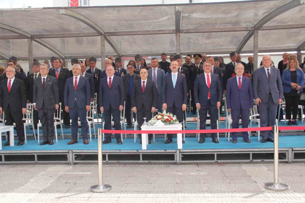 SAMSUN'DA 19 MAYIS ATATÜRK'Ü ANMA, GENÇLİK VE SPOR BAYRAMI'NIN 104. YIL DÖNÜMÜ KUTLAMALARINA SAMSUN İL JANDARMA KOMUTANLIĞI'NA BAĞLI KOMANDOLARIN YAPTIKLARI TÜFEKLİ GÖSTERİ DAMGA VURDU