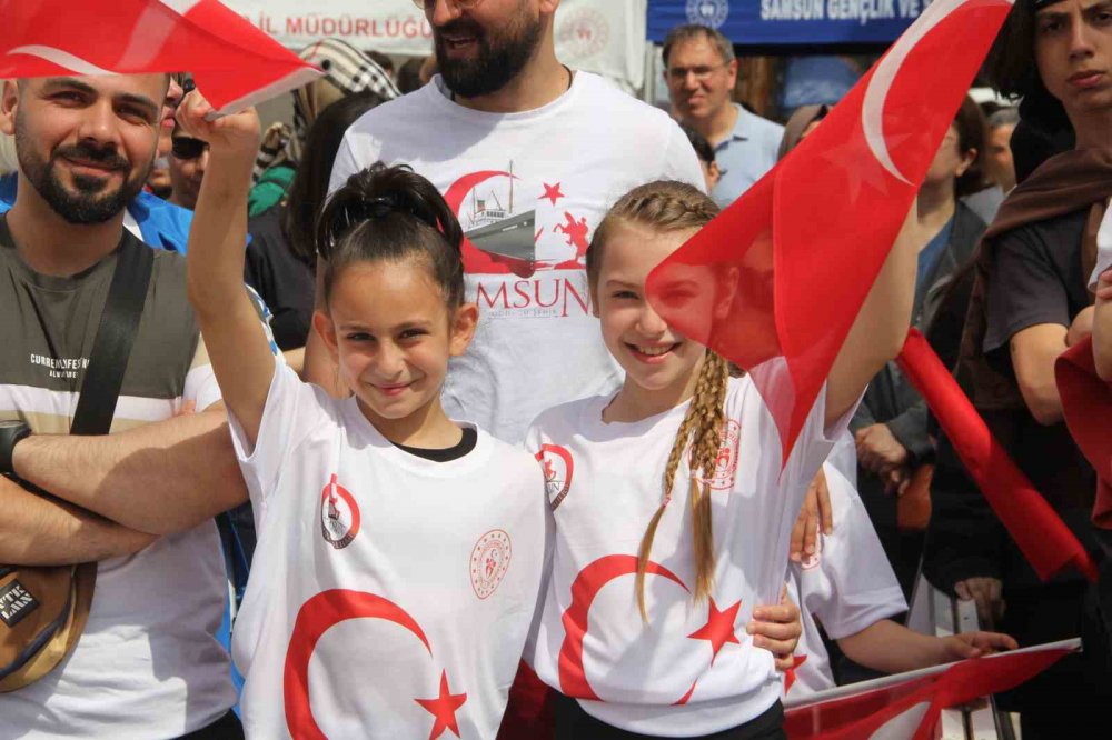 SAMSUN'DA 19 MAYIS ATATÜRK'Ü ANMA, GENÇLİK VE SPOR BAYRAMI'NIN 104. YIL DÖNÜMÜ KUTLAMALARINA SAMSUN İL JANDARMA KOMUTANLIĞI'NA BAĞLI KOMANDOLARIN YAPTIKLARI TÜFEKLİ GÖSTERİ DAMGA VURDU