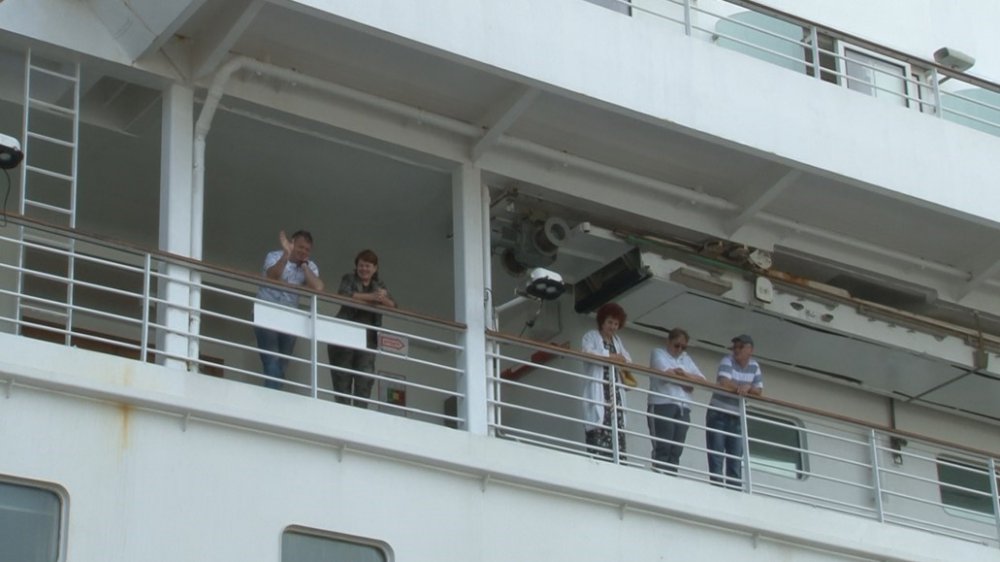 TRABZON LİMANI, TURİZM SEZONUNUN İLK KRUVAZİYER GEMİSİNİ AĞIRLADI. GEÇTİĞİMİZ AYLARDA İLK KEZ TRABZON'A KIŞ MEVSİMİNDE DEMİRLEYEN "ASTORİA GRANDE', HAVA SICAKLIĞININ ARTMASIYLA BİRLİKTE YENİDEN TRABZON'A DEMİR ATTI