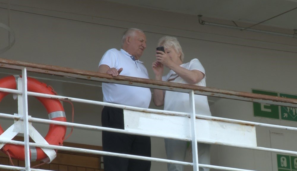 TRABZON LİMANI, TURİZM SEZONUNUN İLK KRUVAZİYER GEMİSİNİ AĞIRLADI. GEÇTİĞİMİZ AYLARDA İLK KEZ TRABZON'A KIŞ MEVSİMİNDE DEMİRLEYEN "ASTORİA GRANDE', HAVA SICAKLIĞININ ARTMASIYLA BİRLİKTE YENİDEN TRABZON'A DEMİR ATTI