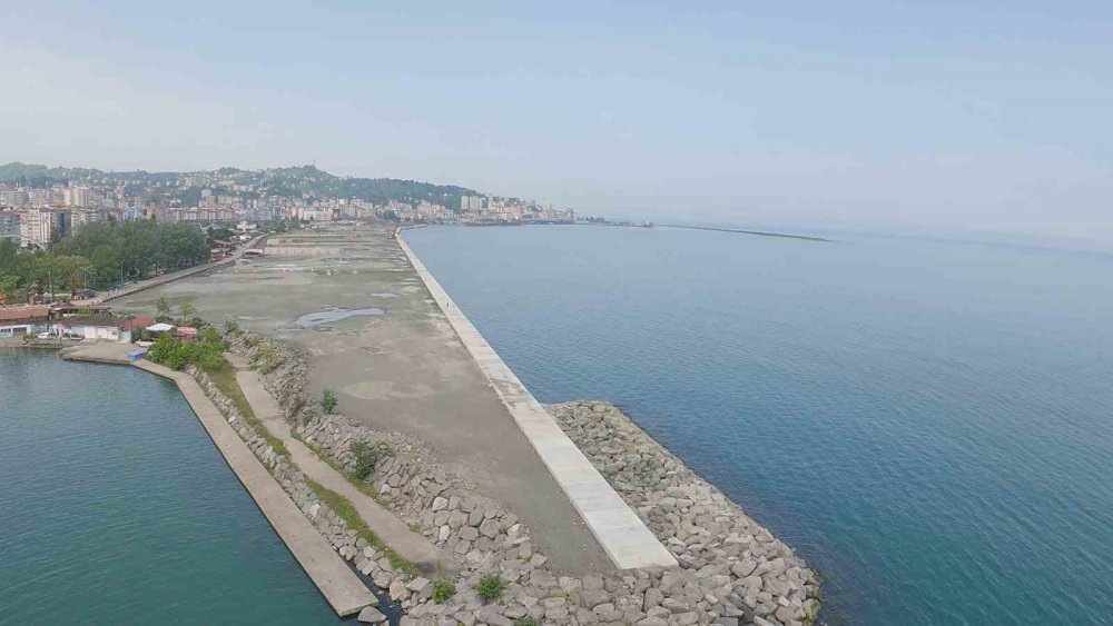 DENİZ DOLDURULARAK YAPILAN RİZE MİLLET BAHÇESİ'NİN İHALESİ YAPILIRKEN, ÜST YAPI ÇALIŞMALARINA BAŞLANACAĞI BİLDİRİLDİ