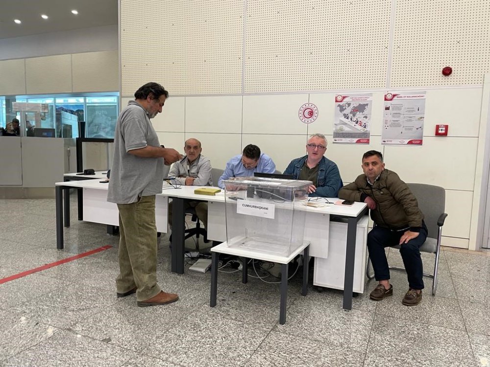 SARP SINIR KAPISINDA CUMHURBAŞKANLIĞI SEÇİMİ İÇİN İKİNCİ TUR OY KULLANMA İŞLEMLERİ BAŞLADI