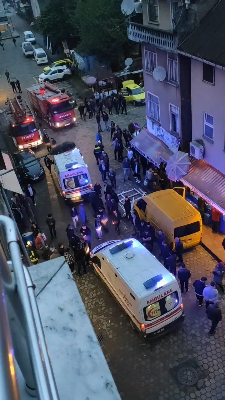RİZE'NİN ÇAYELİ İLÇESİNDE BİR BİNANIN İKİNCİ KATINDA TÜP PATLAMASI SONUCU 2 KİŞİ YARALANARAK HASTANEYE KALDIRILDI