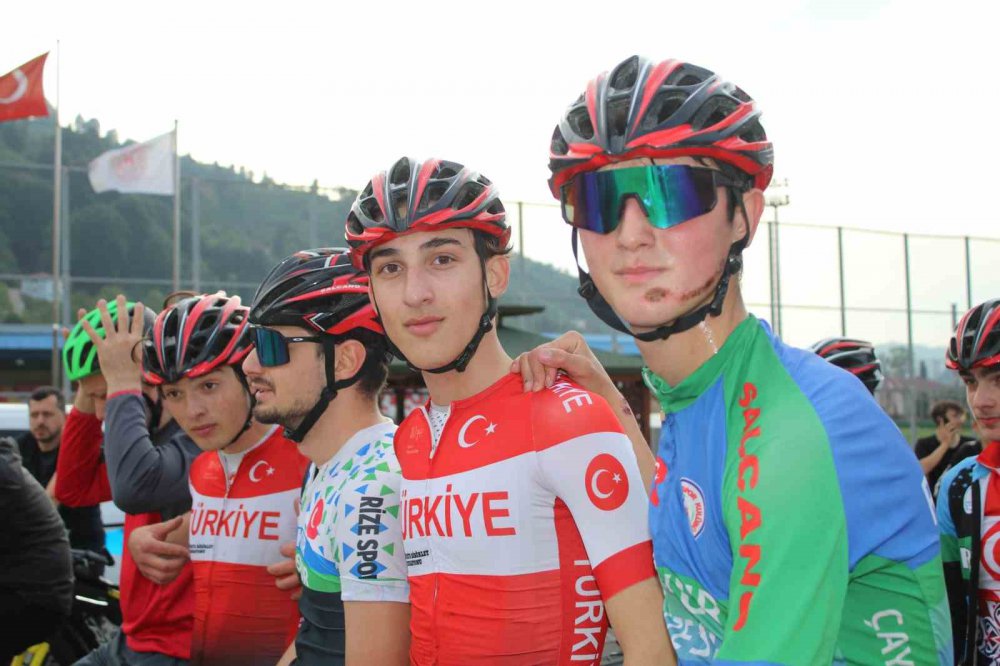 GÜNEYSU KAYMAKAMLIĞI VE GÜNEYSU BELEDİYESİ TARAFINDAN "19 MAYIS GÜNEYSU BİSİKLET TURU" DÜZENLENDİ. BİSİKLET TURU REBKLİ GÖRÜNTÜLERE SAHNE OLDU