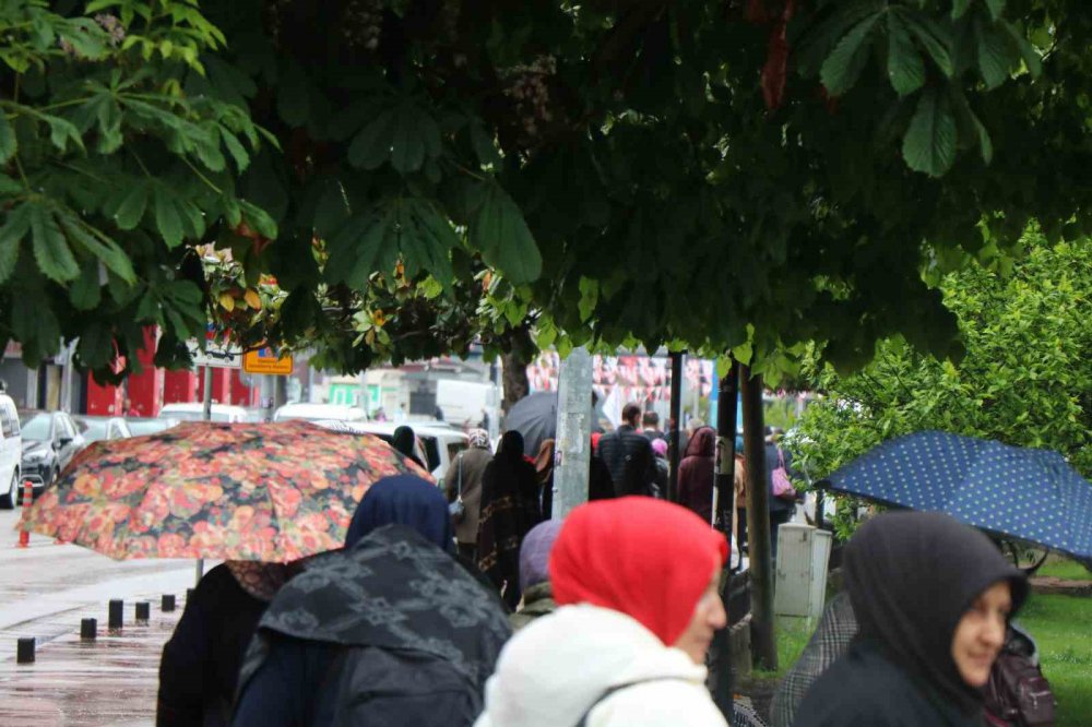 SAMSUN'UN LADİK İLÇESİNDE SON 24 SAATTE METREKAREYE 41,6 KİLO YAĞIŞ DÜŞTÜ