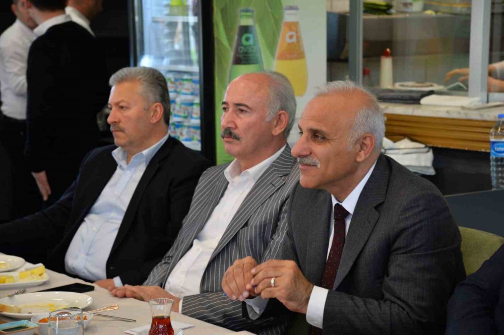 TRABZON BÜYÜKŞEHİR BELEDİYE BAŞKANI MURAT ZORLUOĞLU’NDAN TEKNOFEST YARIŞMACILARINA DESTEK SÖZÜ VERDİ