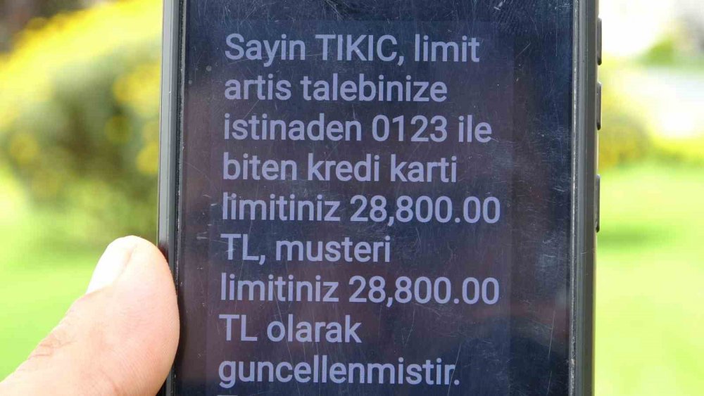 Ordu'da, kendisini banka görevlisi olarak tanıtan dolandırıcılara inanan kişi 60 bin lira dolandırıldı. DOLANDIRICILAR 60 BİN TL’SİNİ ALIP 