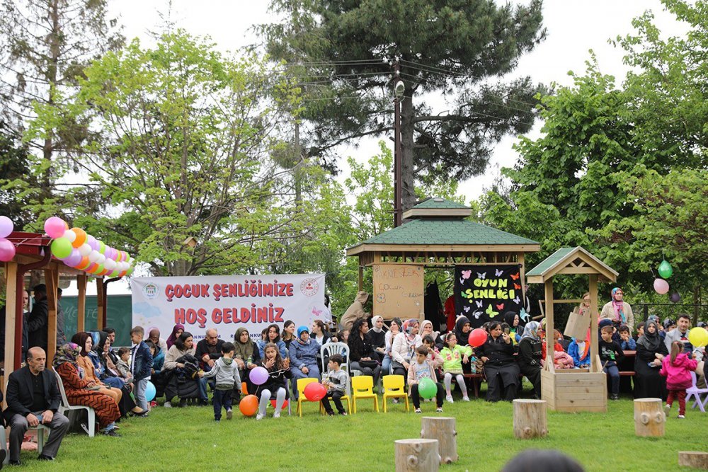 TRABZON'UN AKÇAABAT İLÇESİNDE HAYATA KAZANDIRILAN TOPRAK ANA KÖY YAŞAM MERKEZİ'NDE DEPREMZEDE AİLELER VE ÖĞRENCİLER İÇİN "GÜCÜMÜZ KARDEŞLİĞİMİZ" BULUŞMA PROGRAMI DÜZENLENDİ