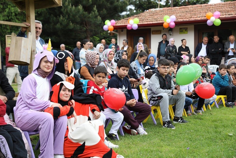 TRABZON'UN AKÇAABAT İLÇESİNDE HAYATA KAZANDIRILAN TOPRAK ANA KÖY YAŞAM MERKEZİ'NDE DEPREMZEDE AİLELER VE ÖĞRENCİLER İÇİN "GÜCÜMÜZ KARDEŞLİĞİMİZ" BULUŞMA PROGRAMI DÜZENLENDİ