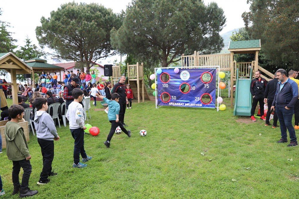 TRABZON'UN AKÇAABAT İLÇESİNDE HAYATA KAZANDIRILAN TOPRAK ANA KÖY YAŞAM MERKEZİ'NDE DEPREMZEDE AİLELER VE ÖĞRENCİLER İÇİN "GÜCÜMÜZ KARDEŞLİĞİMİZ" BULUŞMA PROGRAMI DÜZENLENDİ