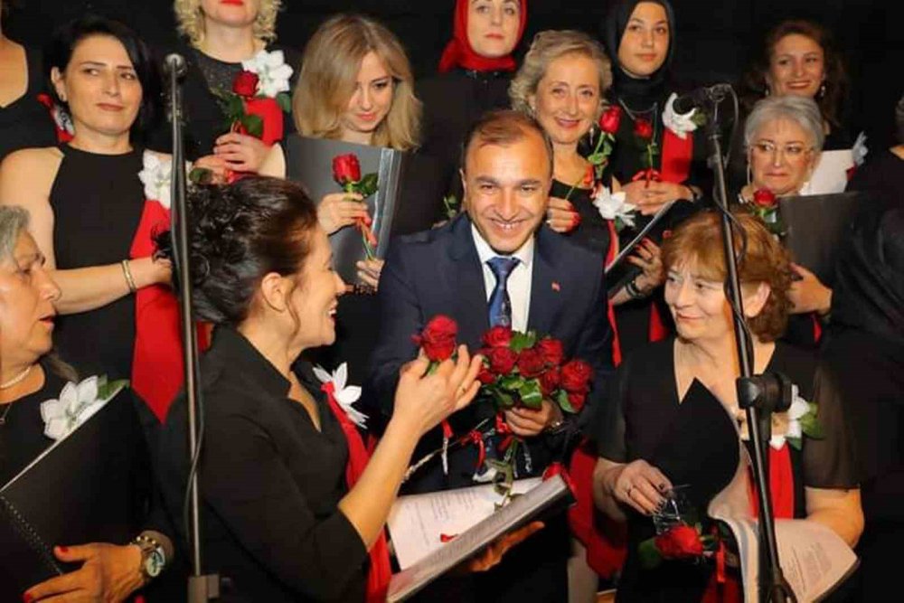 ORDU'NUN FATSA İLÇESİNDE, HAYAT BOYU ÖĞRENME HAFTASI ETKİNLİKLERİ ÇERÇEVESİNDE İLÇENİN VE KARADENİZ BÖLGESİ'NİN İLK KADIN KOROSU TÜRK HALK MÜZİĞİ KONSERİNİ MÜZİKSEVERLER İLE BULUŞTURDU