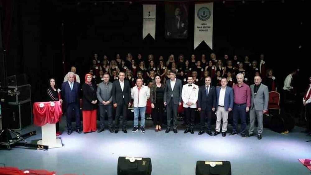 ORDU'NUN FATSA İLÇESİNDE, HAYAT BOYU ÖĞRENME HAFTASI ETKİNLİKLERİ ÇERÇEVESİNDE İLÇENİN VE KARADENİZ BÖLGESİ'NİN İLK KADIN KOROSU TÜRK HALK MÜZİĞİ KONSERİNİ MÜZİKSEVERLER İLE BULUŞTURDU