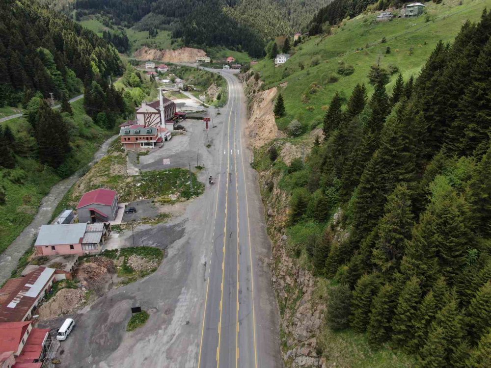 TÜRKİYE VE AVRUPA'NIN EN UZUN, DÜNYANIN İSE 3. EN UZUN TÜNELİ OLAN TRABZON-GÜMÜŞHANE KARAYOLU ÜZERİNDEKİ YENİ ZİGANA TÜNELİ'NİN HİZMETE AÇILMASIYLA BİNLERCE ARACIN GEÇİŞ SAĞLADIĞI ZİGANA GEÇİDİ SESSİZLİĞE BÜRÜNDÜ