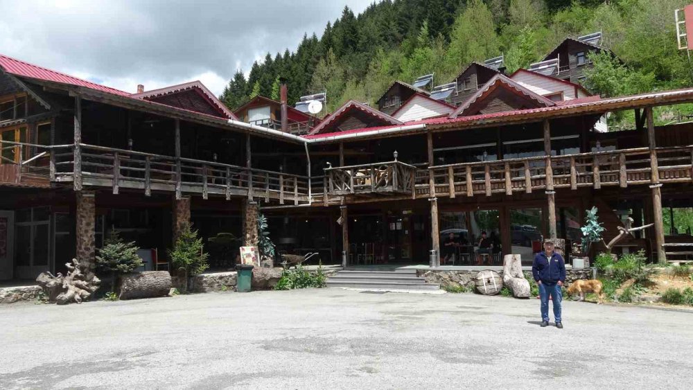 TÜRKİYE VE AVRUPA'NIN EN UZUN, DÜNYANIN İSE 3. EN UZUN TÜNELİ OLAN TRABZON-GÜMÜŞHANE KARAYOLU ÜZERİNDEKİ YENİ ZİGANA TÜNELİ'NİN HİZMETE AÇILMASIYLA BİNLERCE ARACIN GEÇİŞ SAĞLADIĞI ZİGANA GEÇİDİ SESSİZLİĞE BÜRÜNDÜ