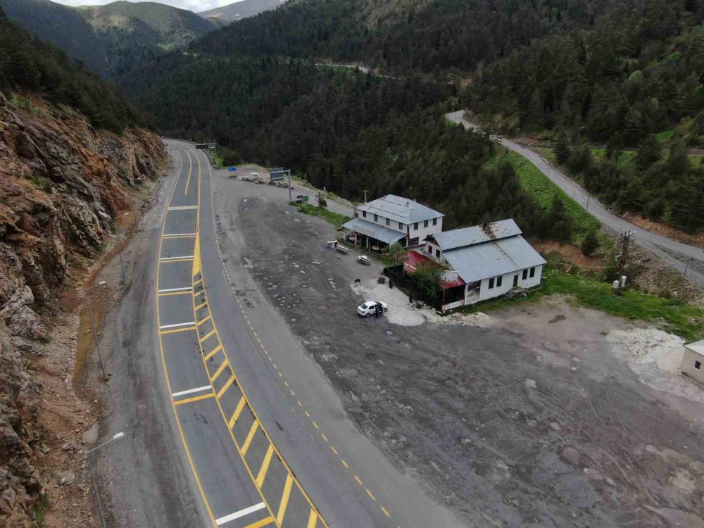 TÜRKİYE VE AVRUPA'NIN EN UZUN, DÜNYANIN İSE 3. EN UZUN TÜNELİ OLAN TRABZON-GÜMÜŞHANE KARAYOLU ÜZERİNDEKİ YENİ ZİGANA TÜNELİ'NİN HİZMETE AÇILMASIYLA BİNLERCE ARACIN GEÇİŞ SAĞLADIĞI ZİGANA GEÇİDİ SESSİZLİĞE BÜRÜNDÜ