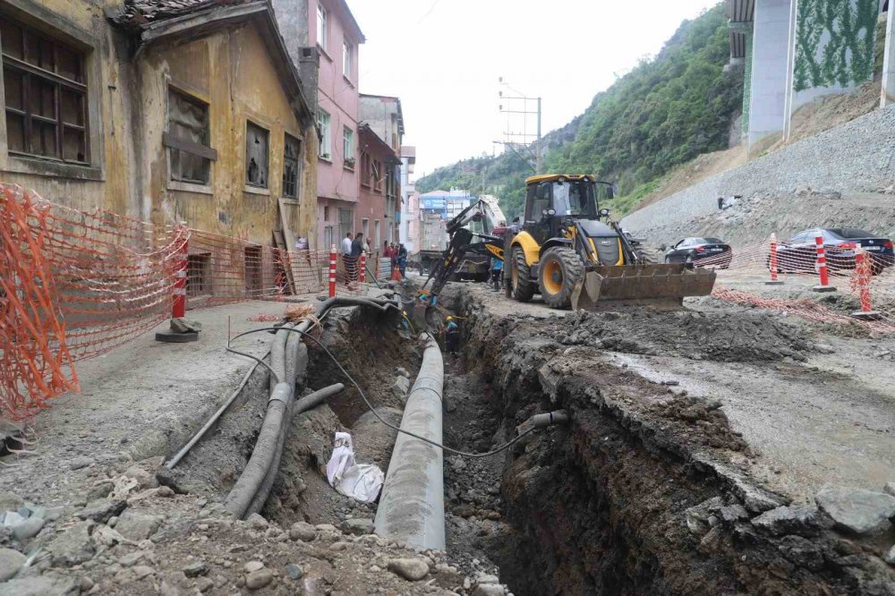 TRABZON BÜYÜKŞEHİR BELEDİYESİ TİSKİ GENEL MÜDÜRLÜĞÜ TARAFINDAN YÜRÜTÜLEN HAT DEĞİŞİM İŞLEMİ SÜRÜYOR