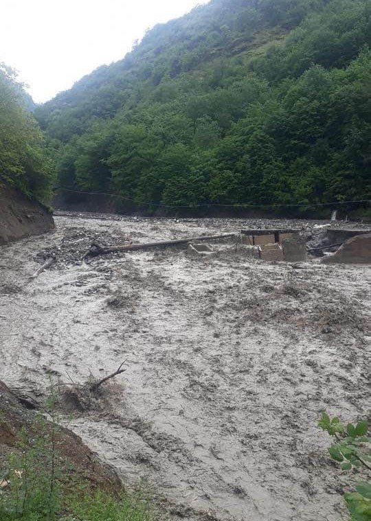 KASTAMONU'DA İKİ GÜN ÖNCE YAŞANAN SEL SEBEBİYLE YOLU ULAŞIMA KAPANAN KÖYLERİN SAYISI YAPILAN ÇALIŞMALARLA 17'YE DÜŞTÜ