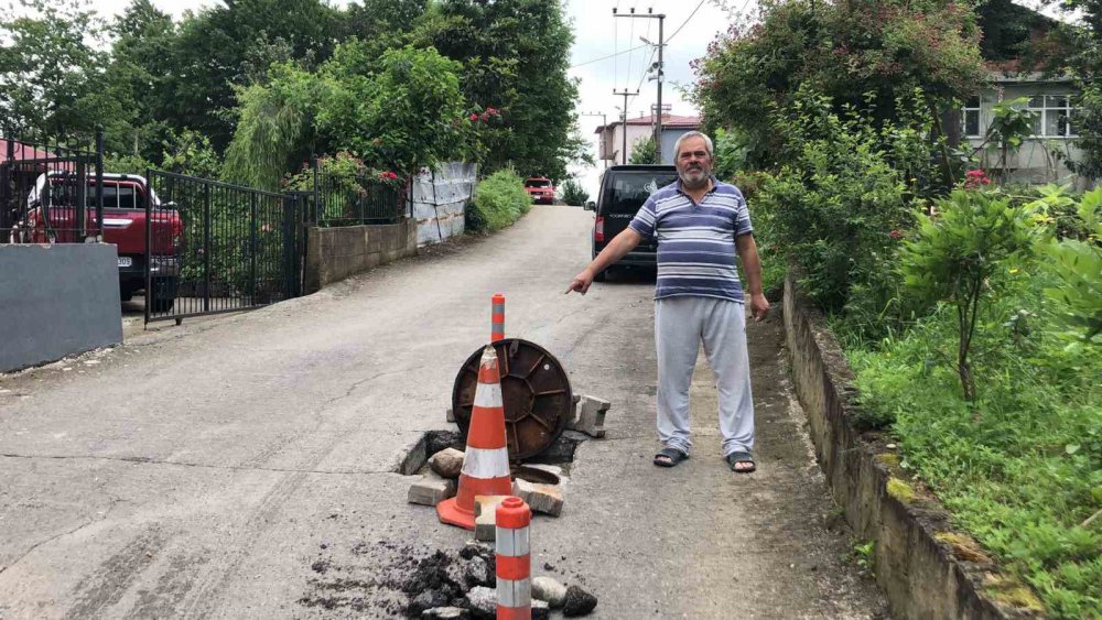 RİZE'NİN PAZAR İLÇESİNDE ŞİDDETLİ YAĞIŞTAN DOLAYI TIKANAN RÖGARIN SUYU EVİN İÇERİSİNE GİRİNCE EŞYALAR KULLANILMAZ HALE GELDİ
