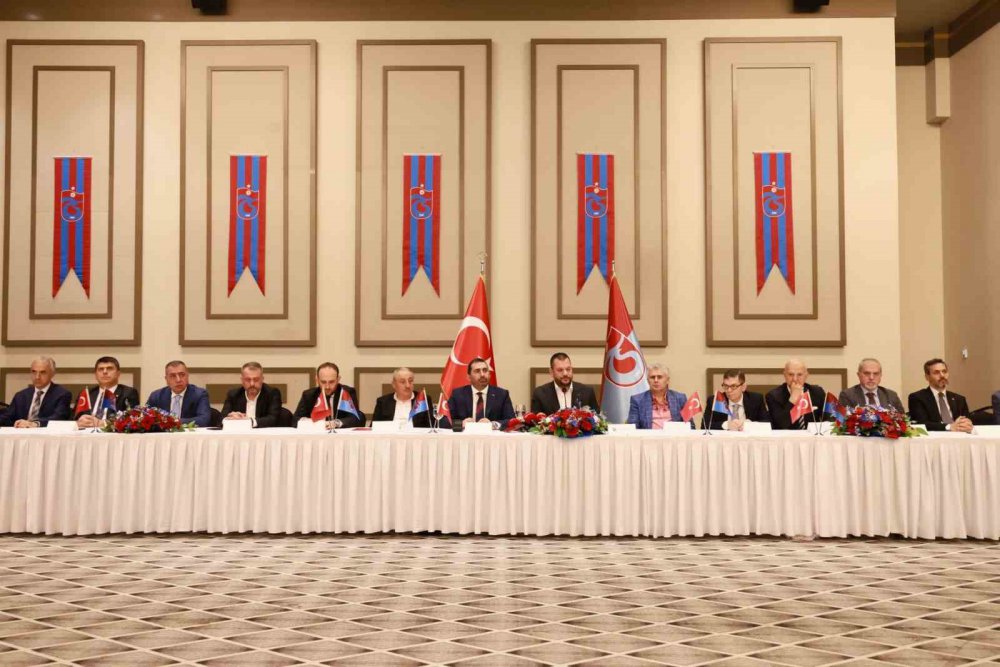 TRABZONSPOR  BAŞKANI ERTUĞRUL DOĞAN, TÜRK FUTBOLUNUN CİDDİ ANLAMDA DAR BOĞAZIN İÇERİSİNDE OLDUĞUNU BELİRTEREK, DURUM VE POZİSYON NE OLURSA OLSUN SAHADA MÜCADELE VEREN, DİMDİK BİR TAKIM OLUŞTURMAK ZORUNDA OLDUKLARINI SÖYLEDİ