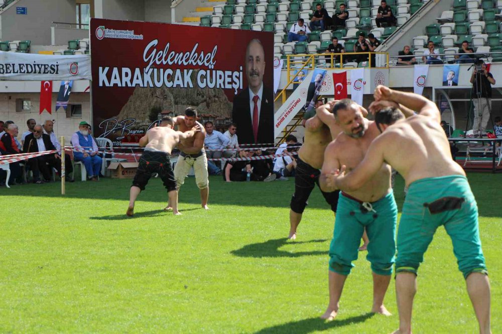 AMASYA'DA DÜZENLENEN KARAKUCAK GÜREŞLERİNDE BAŞPEHLİVANLIĞI RIZA YILDIRIM KAZANDI