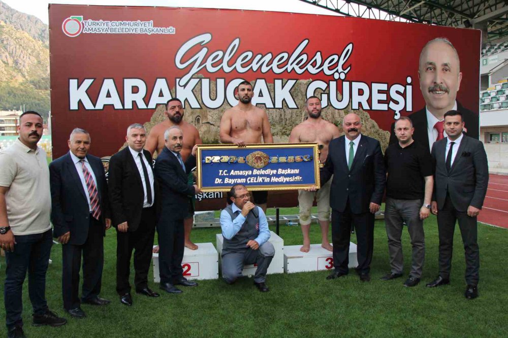 AMASYA'DA DÜZENLENEN KARAKUCAK GÜREŞLERİNDE BAŞPEHLİVANLIĞI RIZA YILDIRIM KAZANDI
