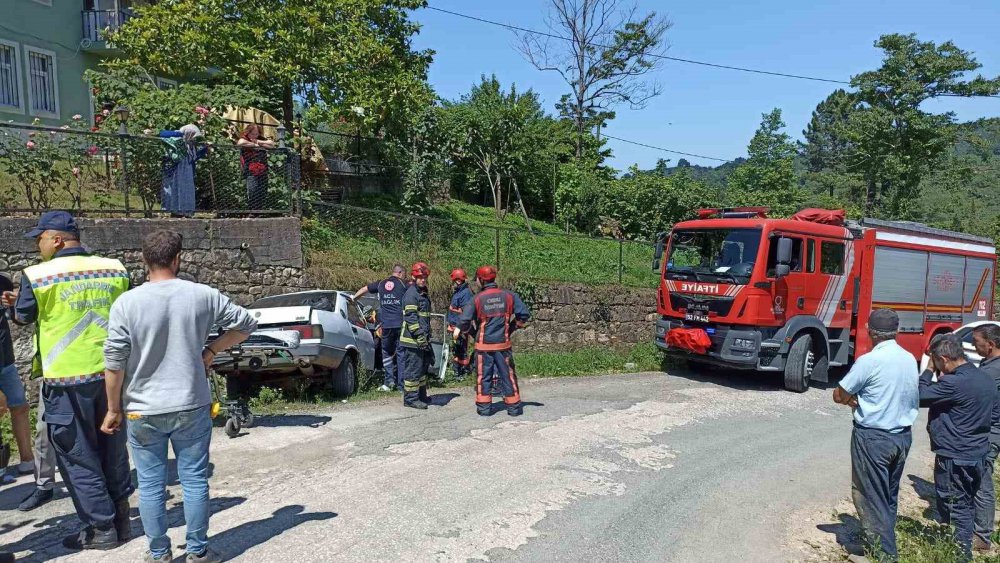 ORDU'NUN ÜNYE İLÇESİ GÜZELKALE MAHALLESİ'NDE MEYDANA GELEN TRAFİK KAZASINDA SÜRÜCÜ MEHMET ÇAKIR HAYATINI KAYBETTİ, EŞİ MÜNİRE ÇAKIR İSE AĞIR YARALANDI