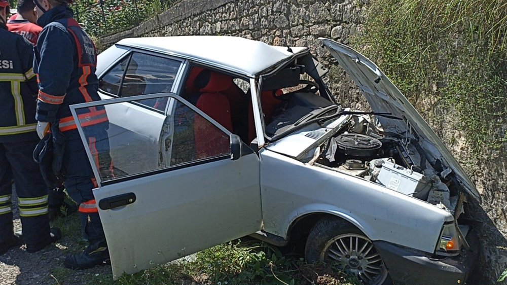 ORDU'NUN ÜNYE İLÇESİ GÜZELKALE MAHALLESİ'NDE MEYDANA GELEN TRAFİK KAZASINDA SÜRÜCÜ MEHMET ÇAKIR HAYATINI KAYBETTİ, EŞİ MÜNİRE ÇAKIR İSE AĞIR YARALANDI