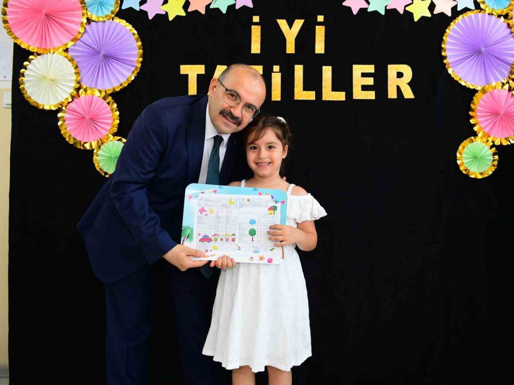 TRABZON'DA BUGÜN YAKLAŞIK 145 BİN ÖĞRENCİ KARNELERİNİ ALARAK YAZ TATİLİNE GİRDİ