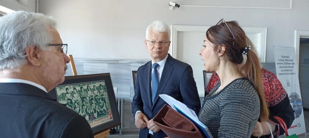 LİTVANYA BÜYÜKELÇİSİ VE BERABERİNDEKİLER TRABZON LİMAN İŞLETMECİLİĞİ A.Ş. GENEL MÜDÜRÜ MUZAFFER ERMİŞ'İ ZİYARET EDEREK BALTIK DENİZİ'Nİ KARADENİZ'E BAĞLAYACAK VİKİNG PROJESİNİ ANLATTI