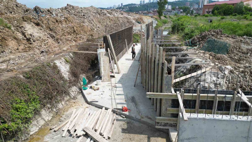 ÇEVRE, ŞEHİRCİLİK VE İKLİM DEĞİŞİKLİĞİ BAKANLIĞI TARAFINDAN 50 MİLYON LİRALIK HİBE DESTEĞİ SAĞLANARAK BAŞLATILAN "FATSA MİLLET BAHÇESİ PROJESİ'NDE ÇALIŞMALAR HIZLI BİR ŞEKİLDE DEVAM EDİYOR