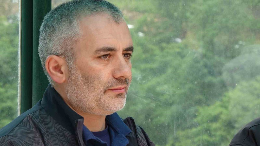 TRABZON'DA 10 GÜN ÖNCE EVLERİNİN ÖNÜNDEKİ PARKTA OYNARKEN BAŞINA İSABET EDEN YORGUN MERMİ NEDENİYLE AĞIR YARALANAN VE TEDAVİ GÖRDÜĞÜ HASTANEDE HAYATINI KAYBEDEN 9 YAŞINDAKİ KEREM CAN ÖZDEMİR SON YOLCULUĞUNA UĞURLANDI