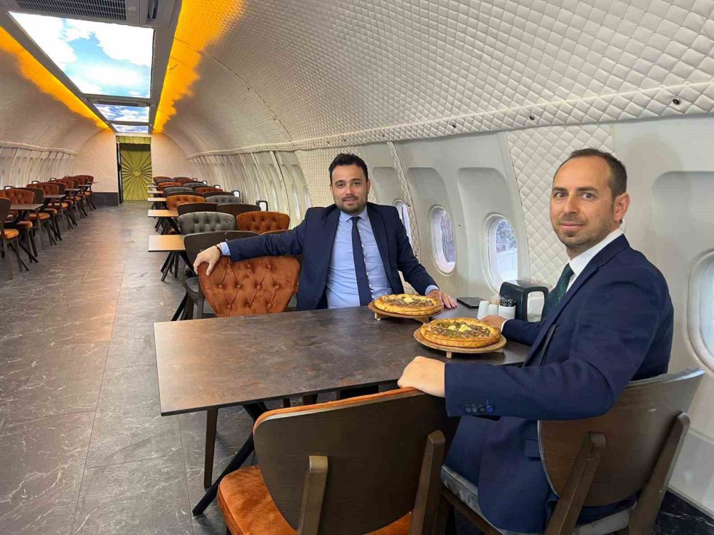 ANKARA-TRABZON SEFERİNİ YAPARKEN 13 OCAK 2018 TARİHİNDE TRABZON HAVALİMANI'NA İNİŞ YAPTIĞI SIRADA PİSTTEN ÇIKAN YOLCU UÇAĞI YAPILAN ÇALIŞMALARIN ARDINDAN PİDE SALONU OLARAK HİZMET VERMEYE BAŞLADI