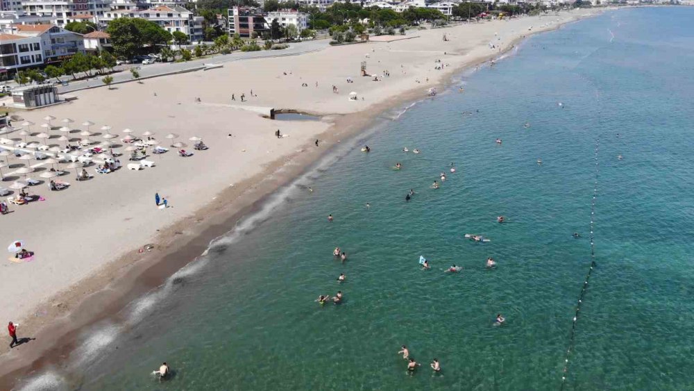 METEOROLOJİ GENEL MÜDÜRLÜĞÜ VERİLERİNE GÖRE KARADENİZ'İN EN SOĞUK DENİZ SUYU SICAKLIĞINA SAHİP İLİ 19 DERECE İLE SAMSUN VE ORDU KIYILARI OLDU.TRABZON 22 DERECE , RİZE KIYILARI 21 DERECE , ARTVİN 23 DERECE OLARAK ÖLÇÜLDÜ
