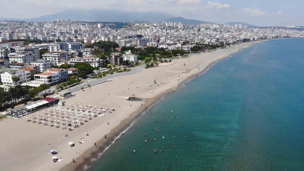 METEOROLOJİ GENEL MÜDÜRLÜĞÜ VERİLERİNE GÖRE KARADENİZ'İN EN SOĞUK DENİZ SUYU SICAKLIĞINA SAHİP İLİ 19 DERECE İLE SAMSUN VE ORDU KIYILARI OLDU.TRABZON 22 DERECE , RİZE KIYILARI 21 DERECE , ARTVİN 23 DERECE OLARAK ÖLÇÜLDÜ