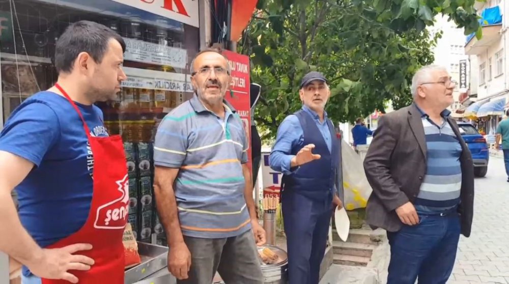 ARTVİN'İN BORÇKA İLÇESİNDE BALKONDA ÇAMAŞIR ASARKEN SARA KRİZİNE TUTULARAK ASILI KALAN GENÇ KIZIN BABASI YAŞANANLARI ANLATTI.  AYRINTILAR CAYTVHABER.COM'DA